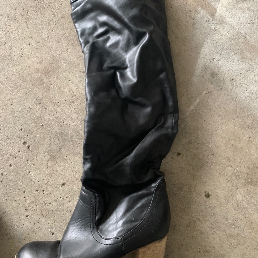 Boots size 8